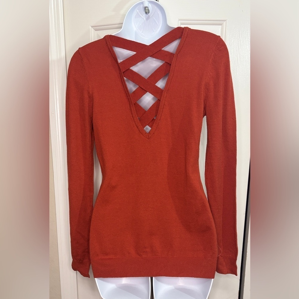 Love Ellie Mia Criss Cross back | Rust | V-Neck Knit Sweater | Size XS | New - Picture 3 of 10